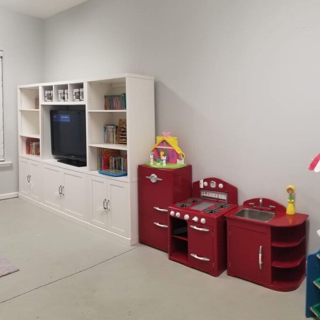 Building Photo - 26 Valley Grove Dr