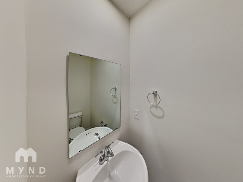 Building Photo - 122 Fosters Gln Pl