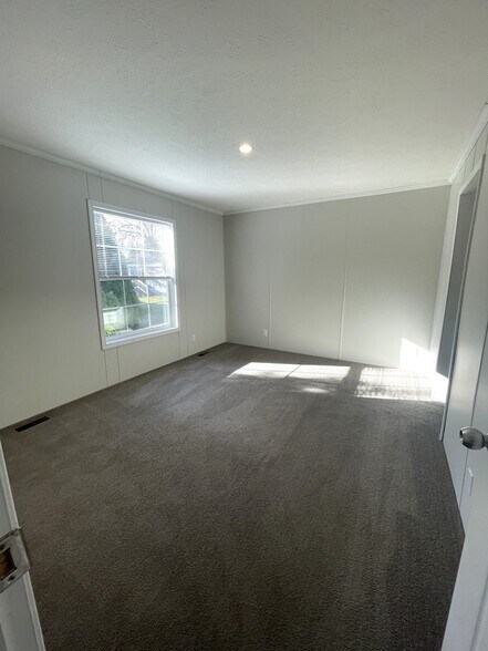 Building Photo - 49 Bellwood Dr