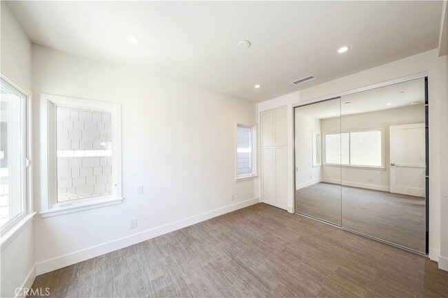 Building Photo - 376 Cliff Dr