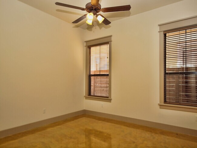 Building Photo - 2917 Rio Grande St