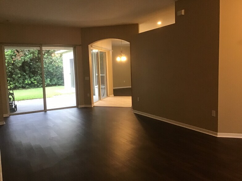 Building Photo - 16150 Bridgepark Dr