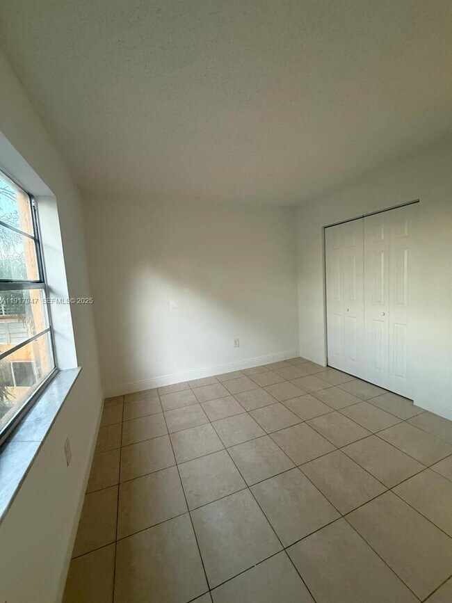 Building Photo - 4304 NW 9th Ave