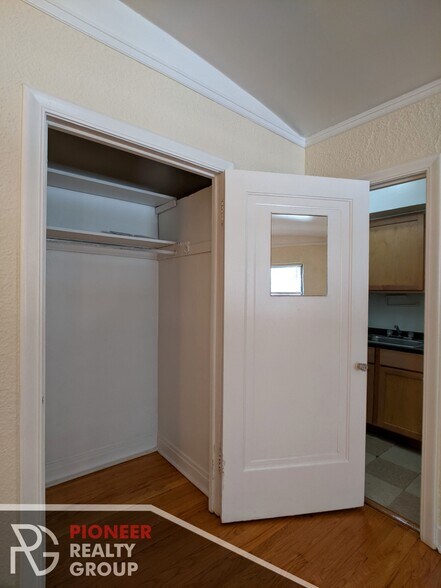 Building Photo - 535 W Arlington Pl