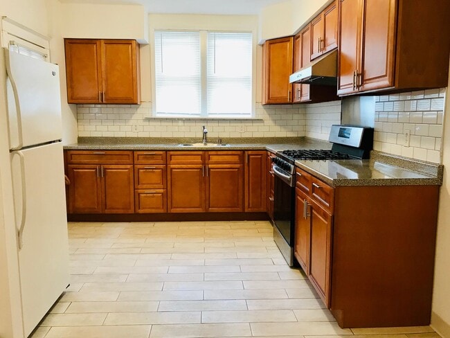 Building Photo - Gorgeous 3-Bedroom Townhome in Lawncrest! Available NOW!
