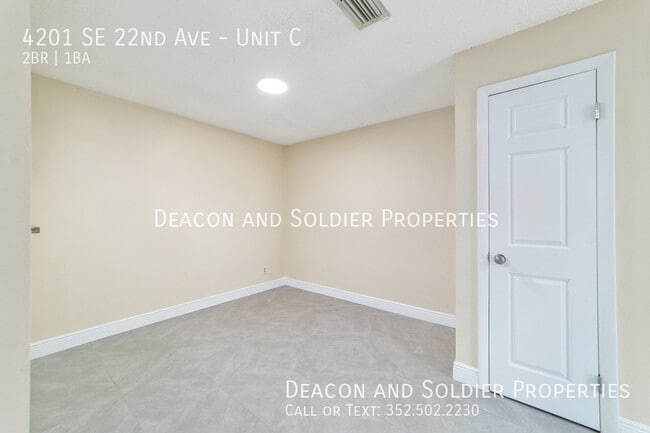 Building Photo - 4201 SE 22nd Ave