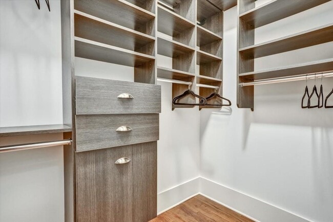 Building Photo - 10671 Serenbe Ln