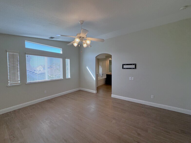 Building Photo - 4629 Stern Dr