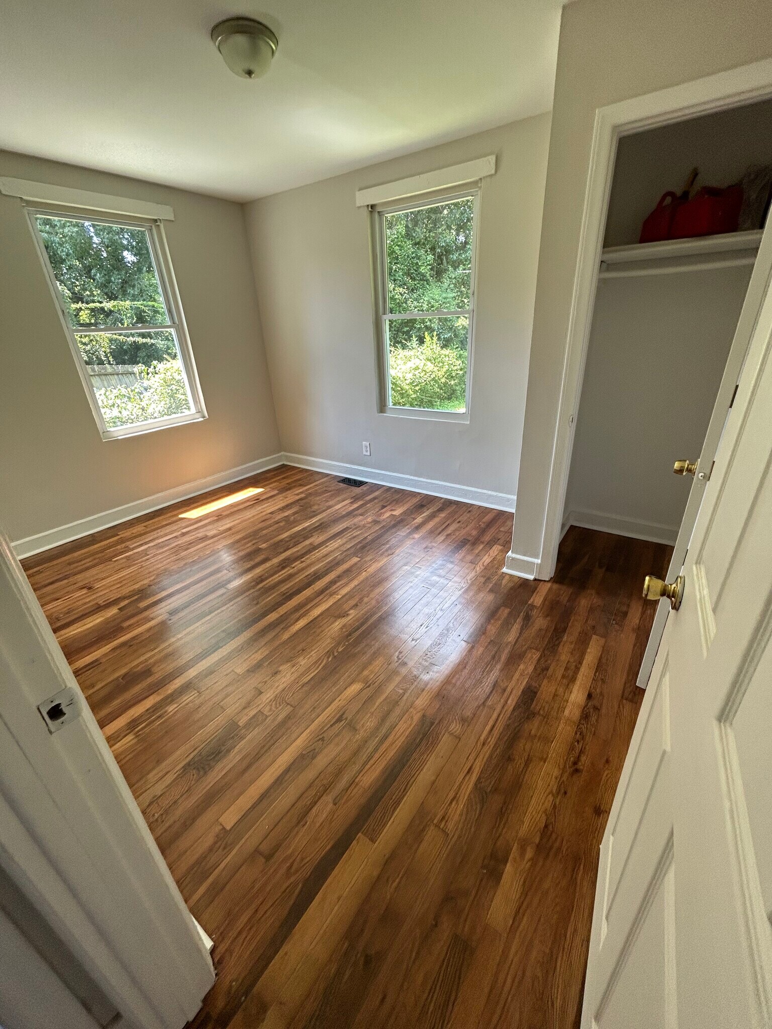 Back left bedroom - 305 Orange St