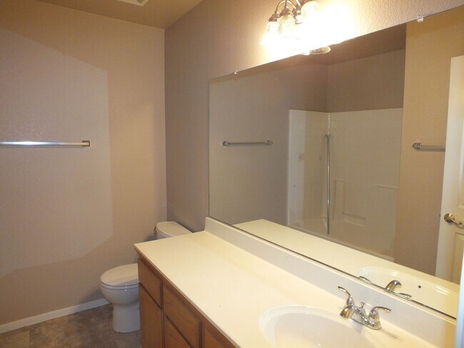 Building Photo - 3 br 2.5 bath Cameron Park Townhome