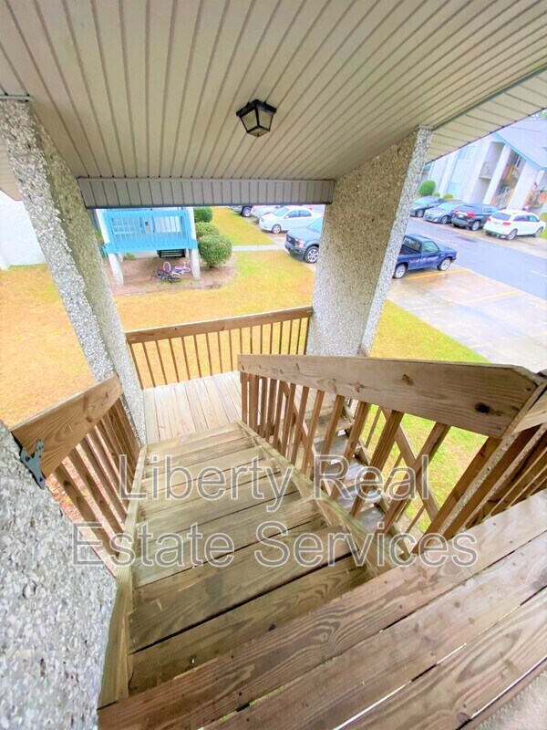 Building Photo - 910 Brett Dr