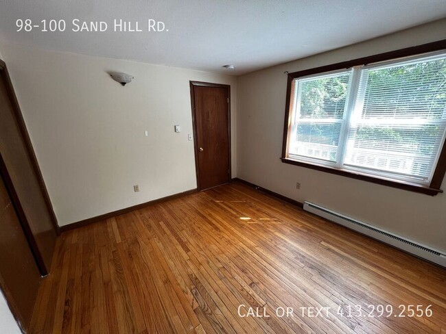 Building Photo - Charming 3 BR in a Quiet Amherst Location