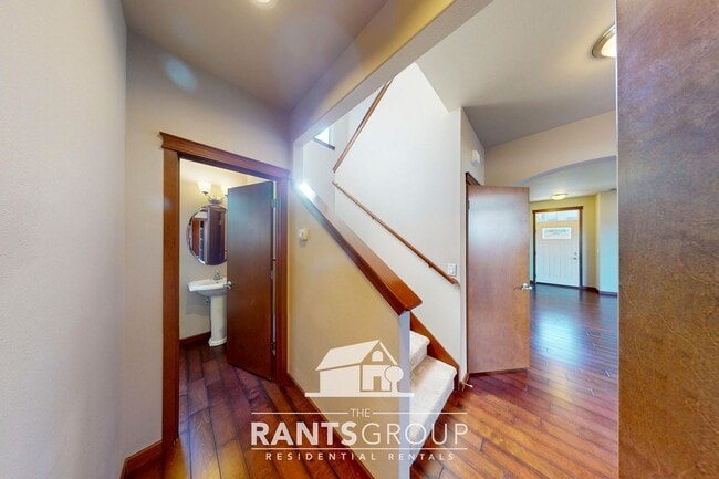 Building Photo - South Hill Puyallup Dream Neighborhood - E...