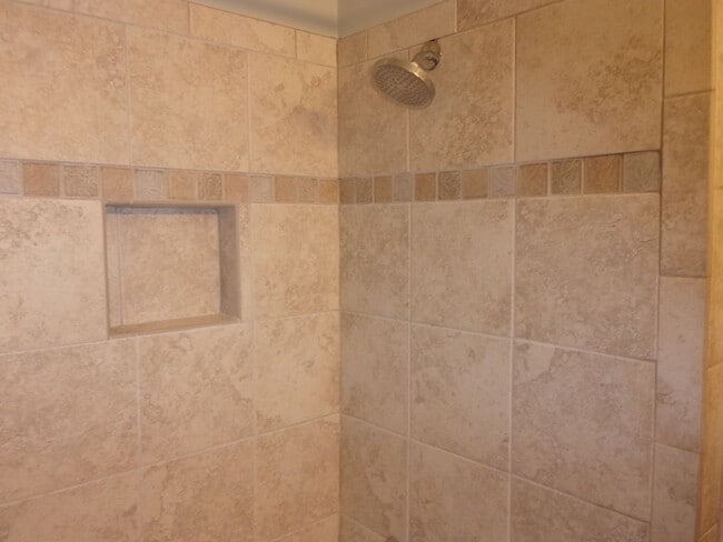 Building Photo - 3 Bedroom Brick Ranch Home on Large Lot