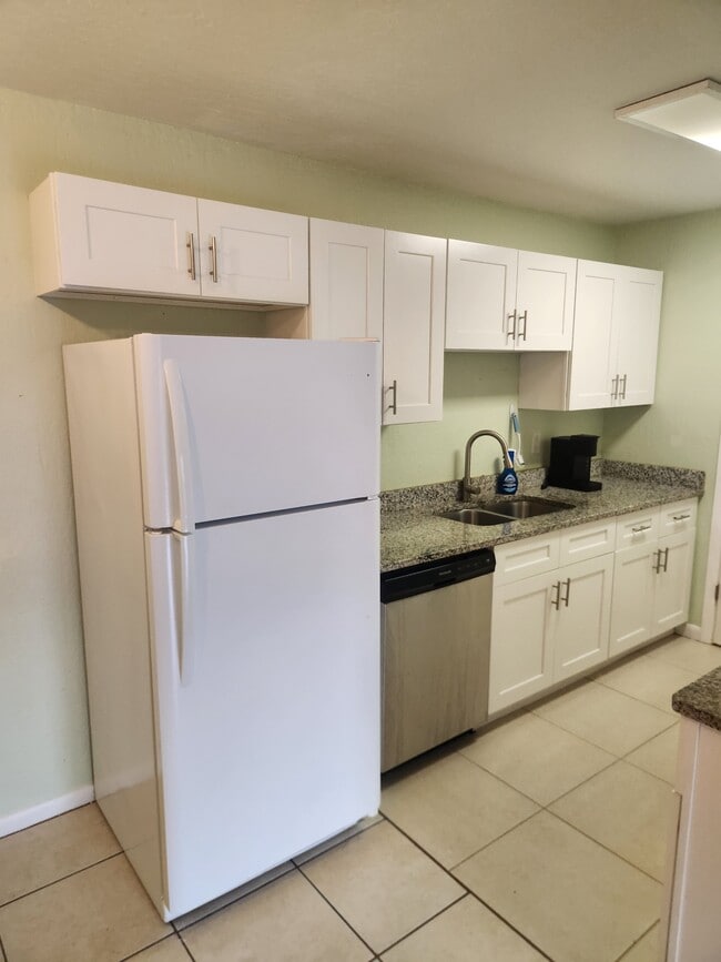 Building Photo - 2130 Forest Knoll Dr NE