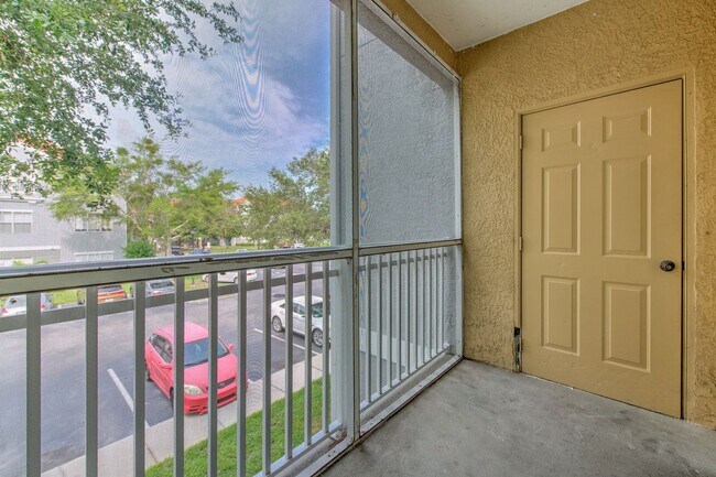 Building Photo - Very nicely upgraded  2bed/2bath 2nd floor...