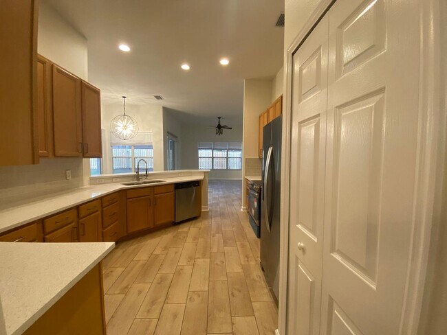 Building Photo - Your Dream Home Awaits! 5 bedroom 3 bath Single Family HOME!!