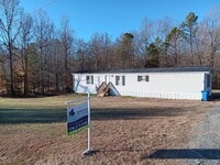 Building Photo - COMING SOON! 2-Bedroom Mobile Home in Lexi...