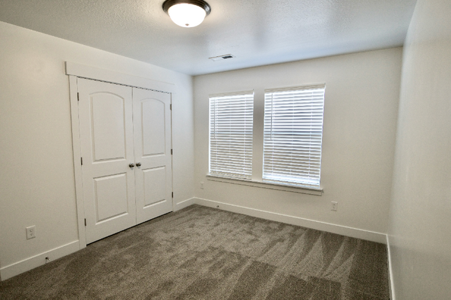 Building Photo - 278 W 700 N