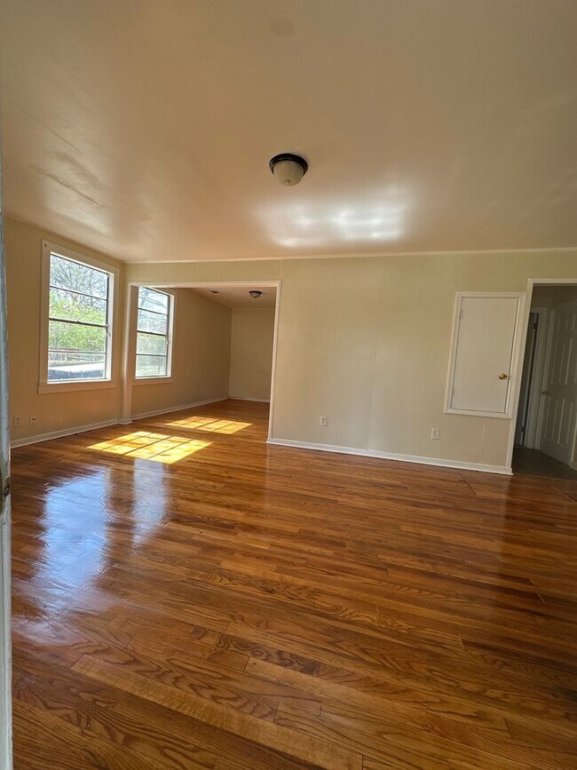 Building Photo - Home for rent