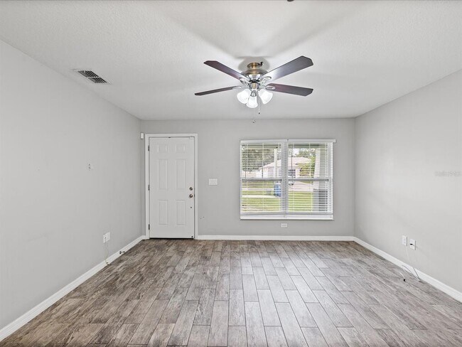 Building Photo - 1238 Vista Way