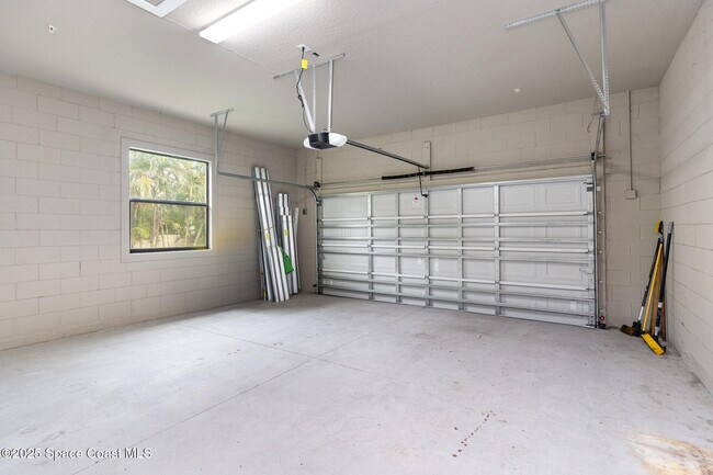 Building Photo - 735 Lanai Cir
