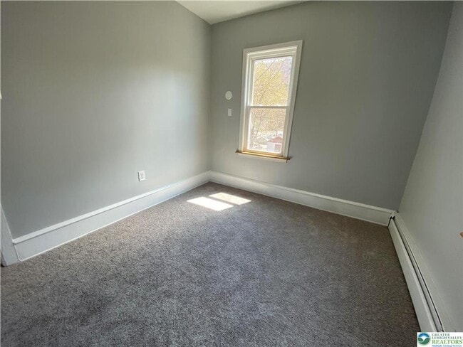 Building Photo - 3 bedroom beauty in Palmerton for rent