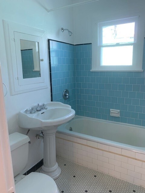 Building Photo - 1218 Manzanita St