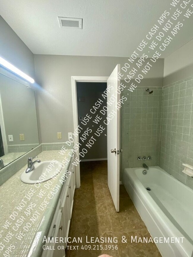 Building Photo - 10 Woodhaven Ct