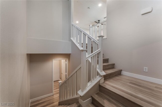 Building Photo - 9169 Column Ct