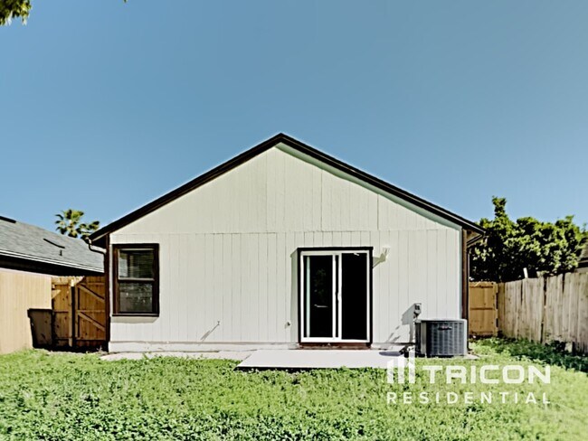 Building Photo - 2660 Malibu Cir