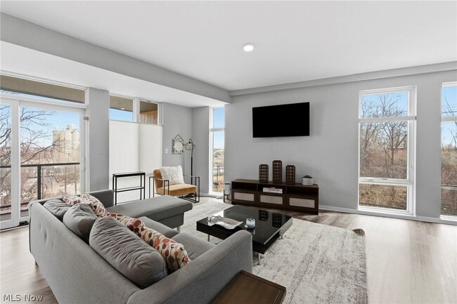 Building Photo - 402 Jefferson Ave