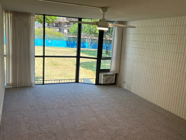 Building Photo - Mo?ili?ili Gem! 1-Bed Condo with Washer/Dryer, AC & Secured Parking – Available Now!