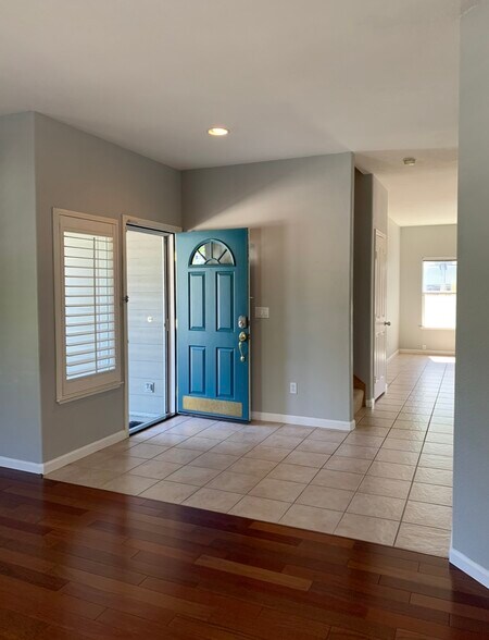 Building Photo - 121 Gold Rush Ct