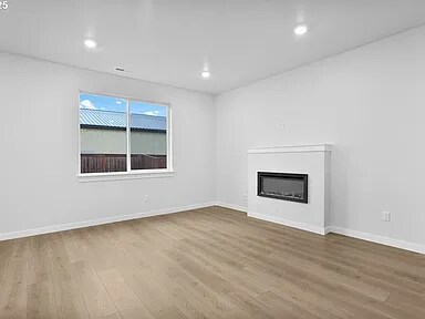 Building Photo - 1124 SE 33rd St