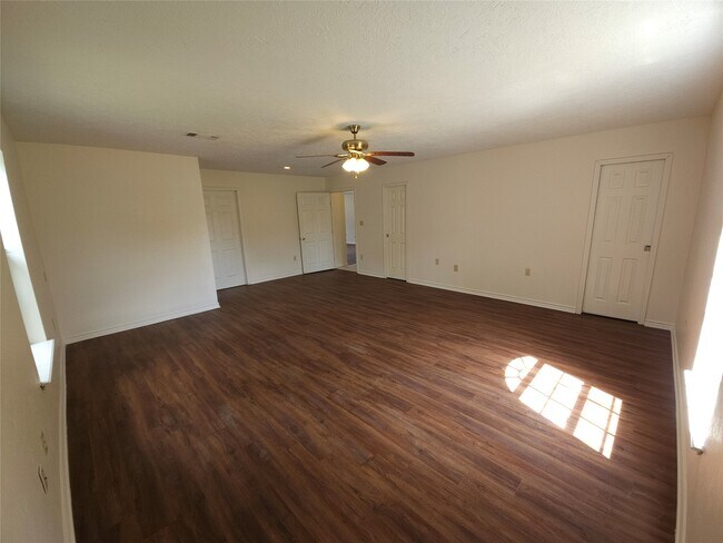 Building Photo - 418 Texas St