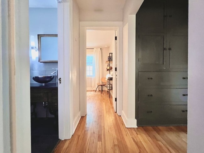 Building Photo - The Ideal TC Downtown Retreat