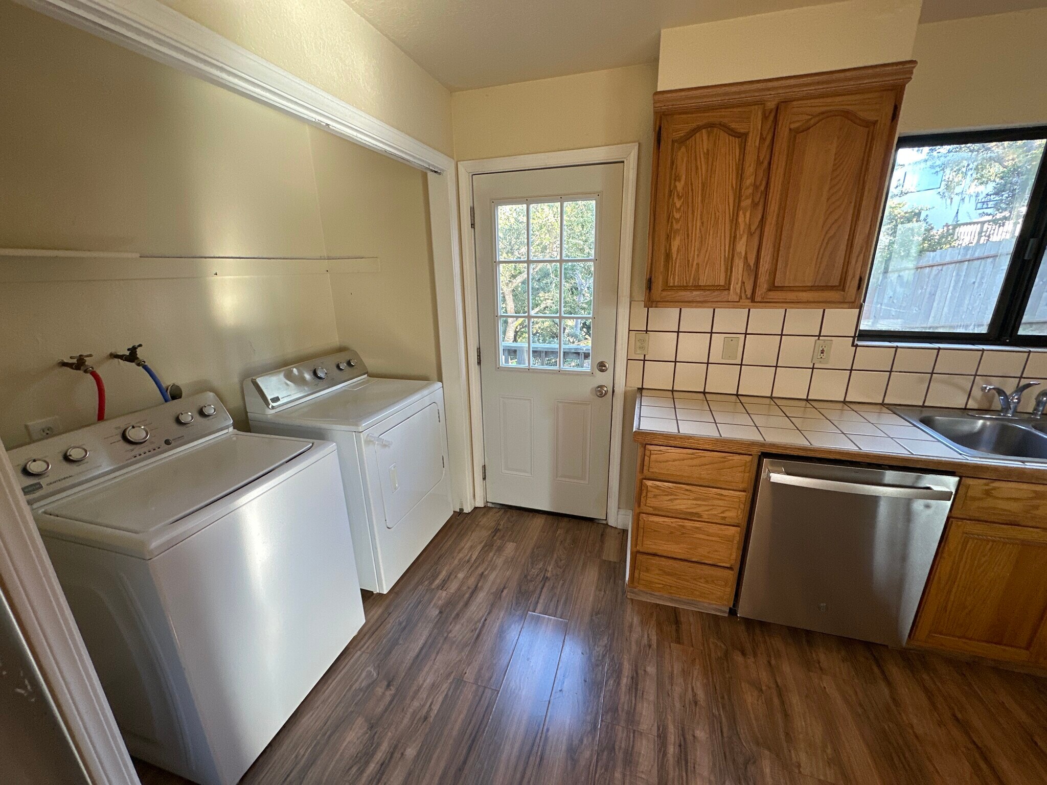 Building Photo - 812 Loma Prieta Dr