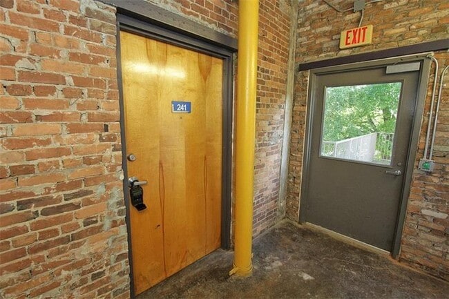 Building Photo - 659 Auburn Ave NE