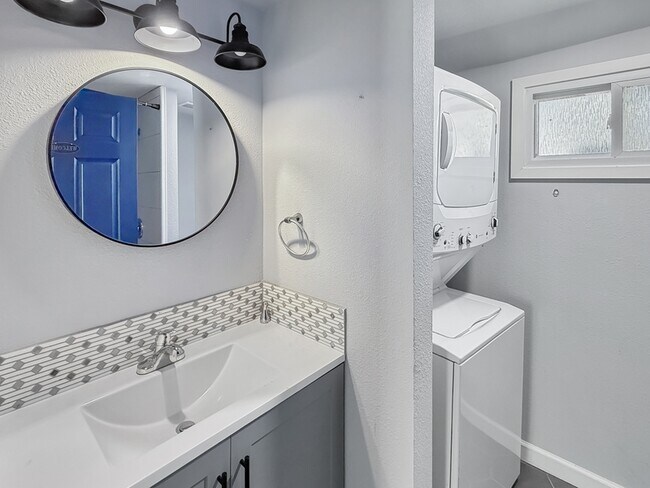 Building Photo - 3201 Ryan Ave