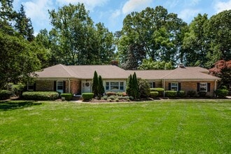 Building Photo - A rare estate-style rental in Thoroughgood