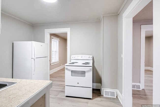 Building Photo - 712 W Lorain St