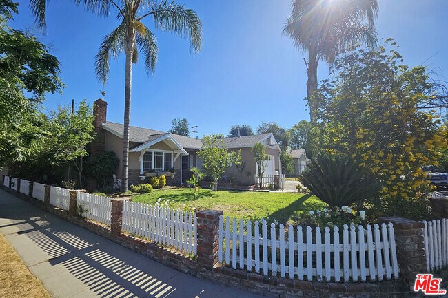 Building Photo - 22957 Stagg St
