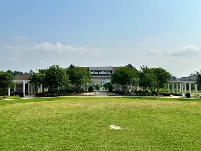 Building Photo - 2013 Woodland Pine Ct