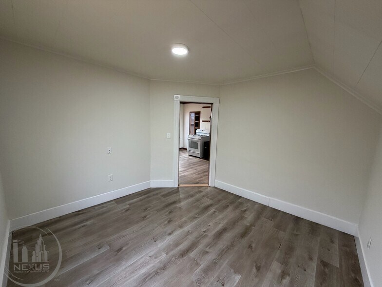 Building Photo - 73 Esther St