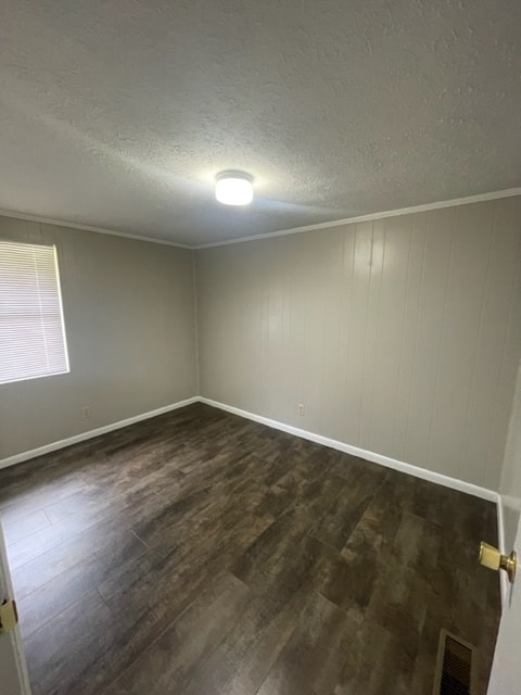 Building Photo - 206 Lake Dr