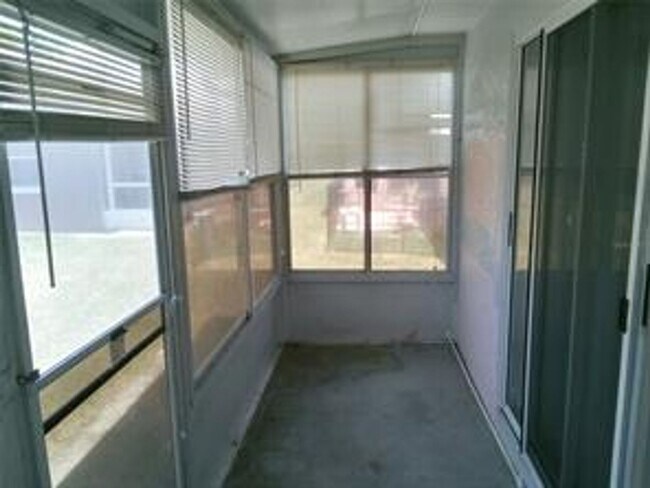Building Photo - 55+ Community, Affordable, Lovely 2 bedroo...