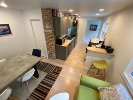 Building Photo - 542 N Black Ave