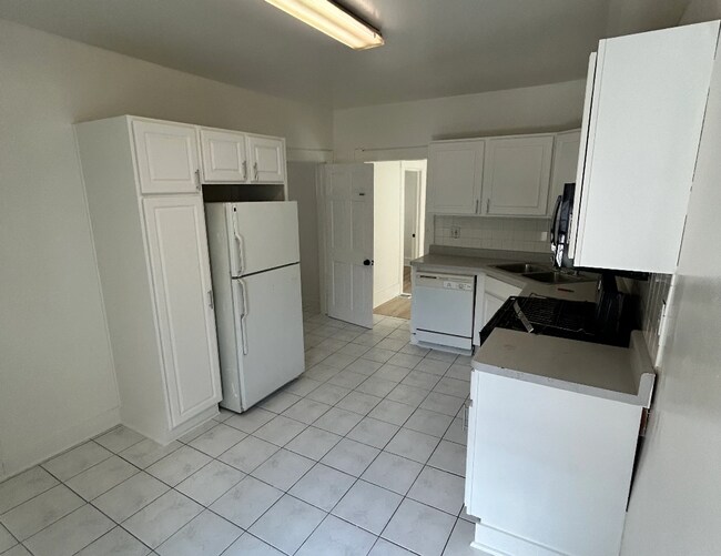Building Photo - Marquette Housing- 505