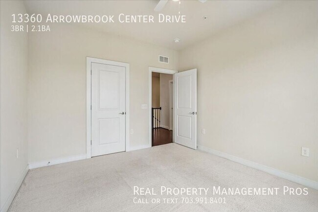 Building Photo - 13360 Arrowbrook Centre Dr
